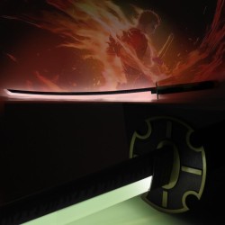 Katana Sandai Kitetsu in legno con LED RGB di Roronoa Zoro – One Piece