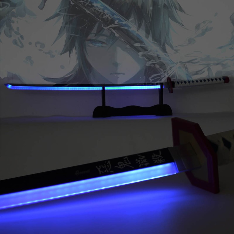 Katana in legno a LED di Giyuu Tomioka in Demon Slayer