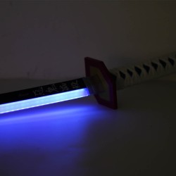 Katana Bois à LED de Giyuu Tomioka dans Demon Slayer